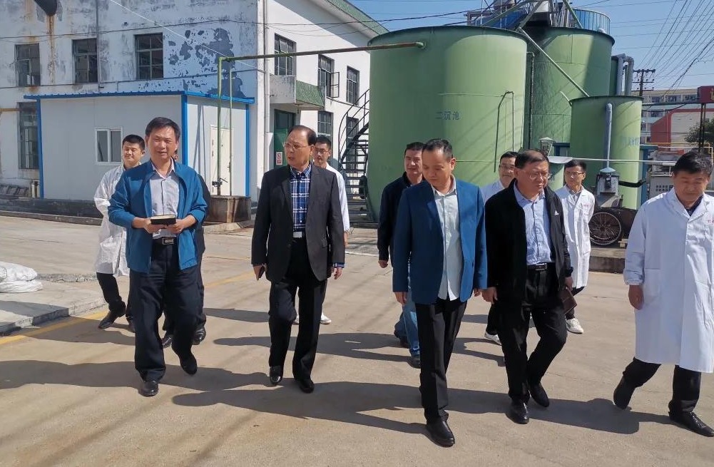 董事長(zhǎng)秦裕彥到孔府制藥調(diào)研指導(dǎo)工作.jpg